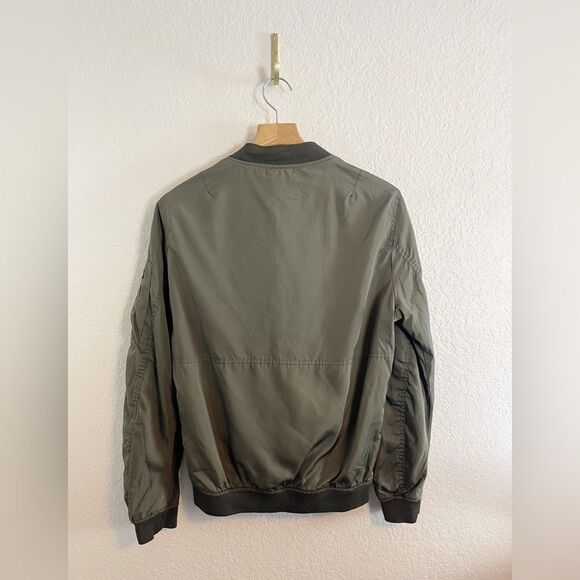 Pull&Bear military green Bomber Jacket. Medium - Picture 4 of 10